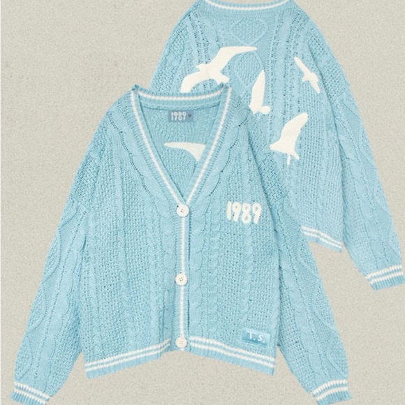 Brand new 1989 Taylor's Version Cardigan from the Official Taylor Swift Store - Picture 2 of 3
